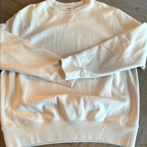 J Crew men’s cream sweatshirt / NWOT
Smoking pet free home ￼